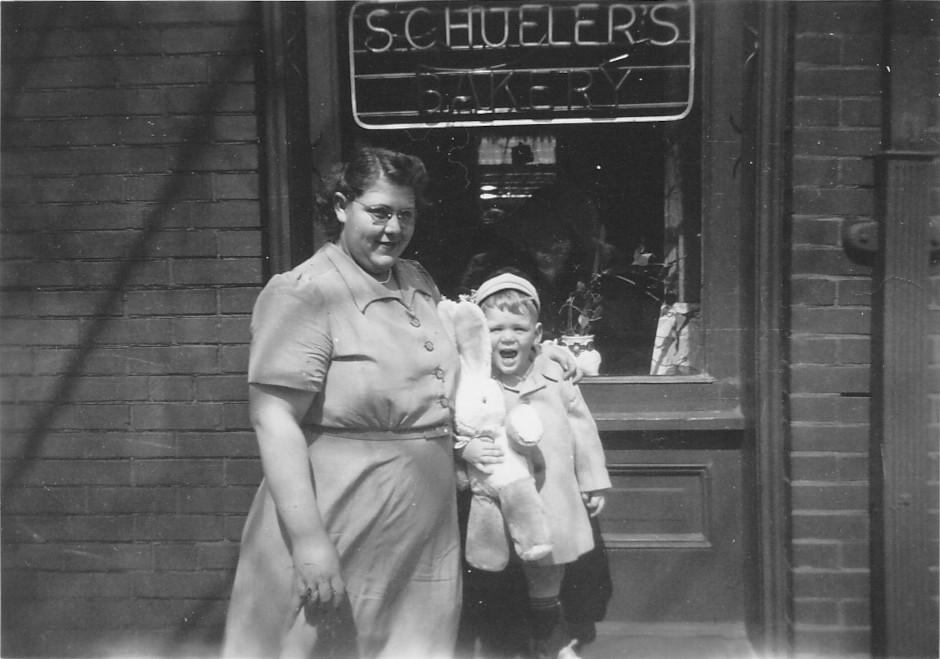 Frieda Louise Mari Schueler (26) und Frederick Arnold Schueler (3)